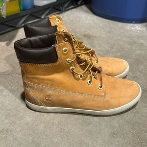Women’s Timberland boots size 8.5